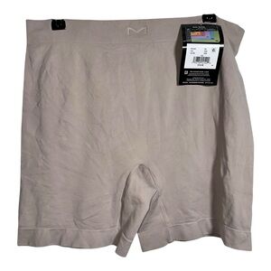 NWT MAIDENFORM BASICALLY SEXY Beige Seamless‎ Smoothing Short Shapewear - 3XL